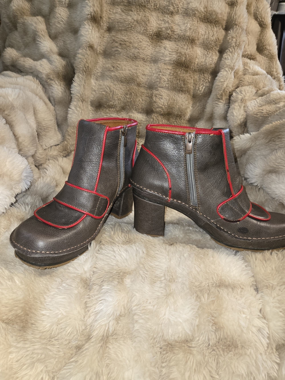 Vintage Art Shoes Brown Leather Ankle Boots with Red Trim